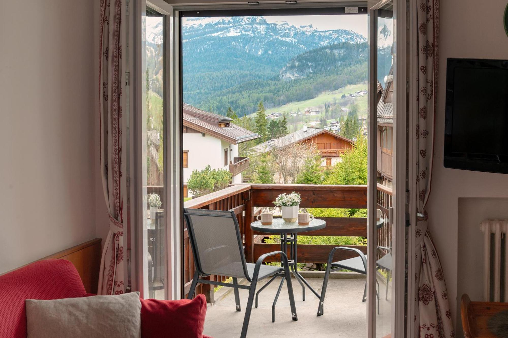 Апартаменты Cortina-House Кортина-д'Ампеццо Экстерьер фото