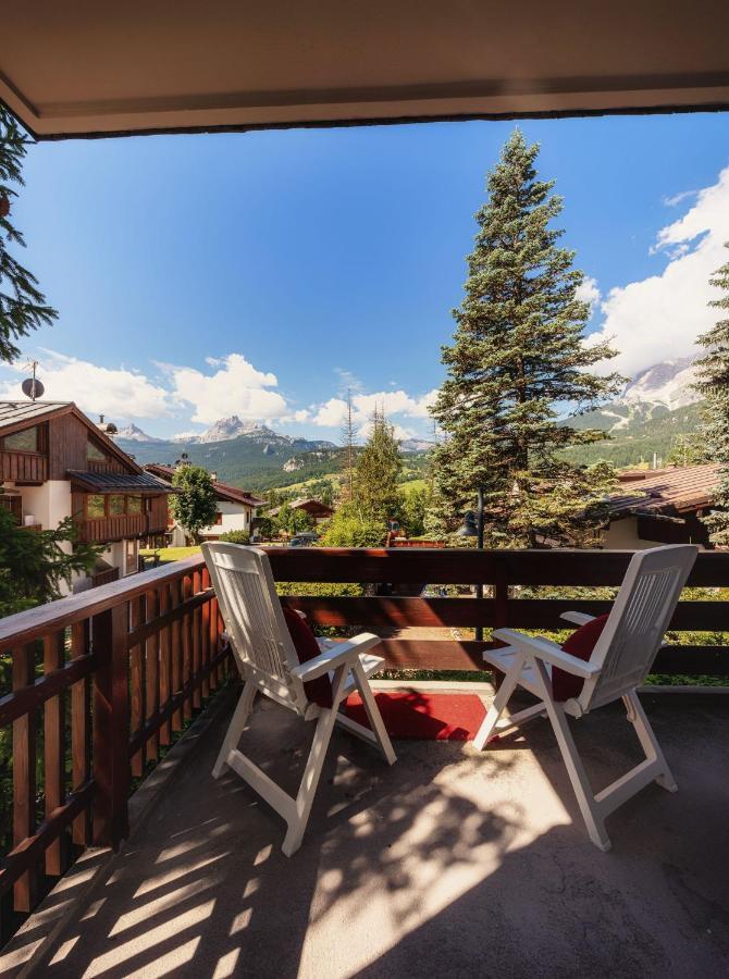 Апартаменты Cortina-House Кортина-д'Ампеццо Экстерьер фото