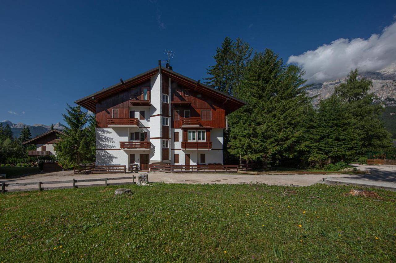 Апартаменты Cortina-House Кортина-д'Ампеццо Экстерьер фото