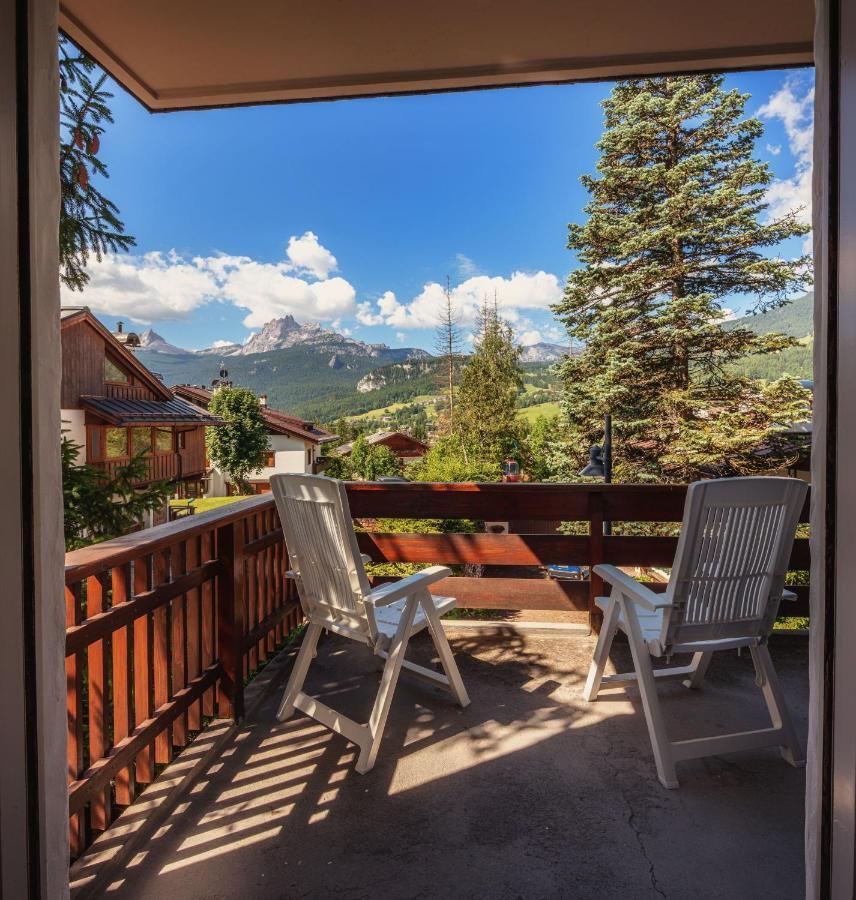 Апартаменты Cortina-House Кортина-д'Ампеццо Экстерьер фото