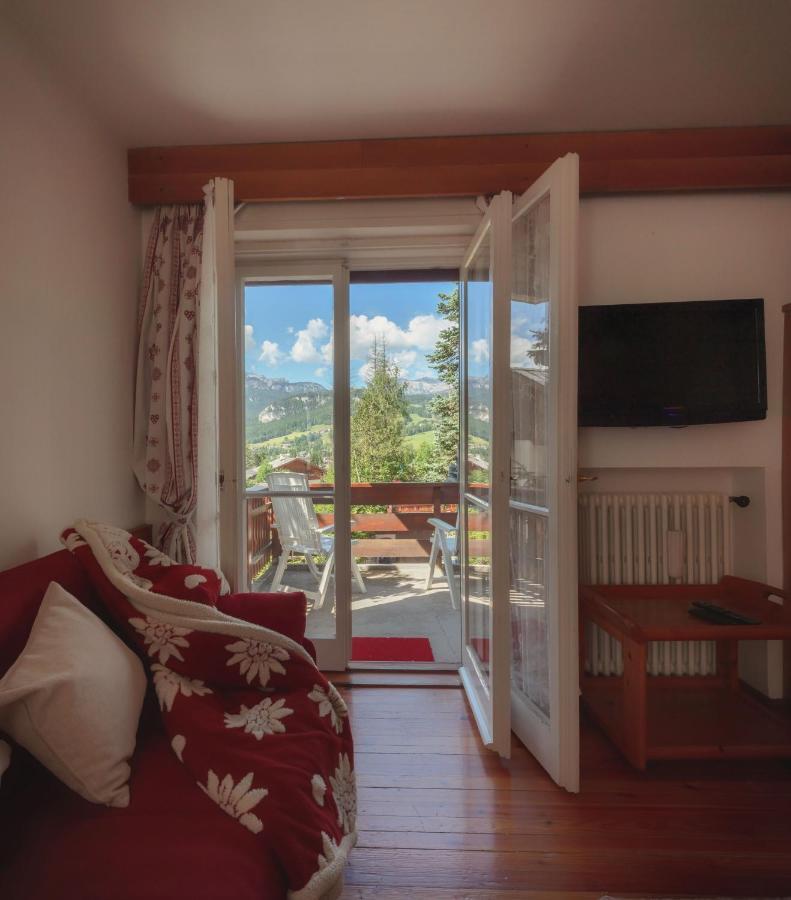 Апартаменты Cortina-House Кортина-д'Ампеццо Экстерьер фото
